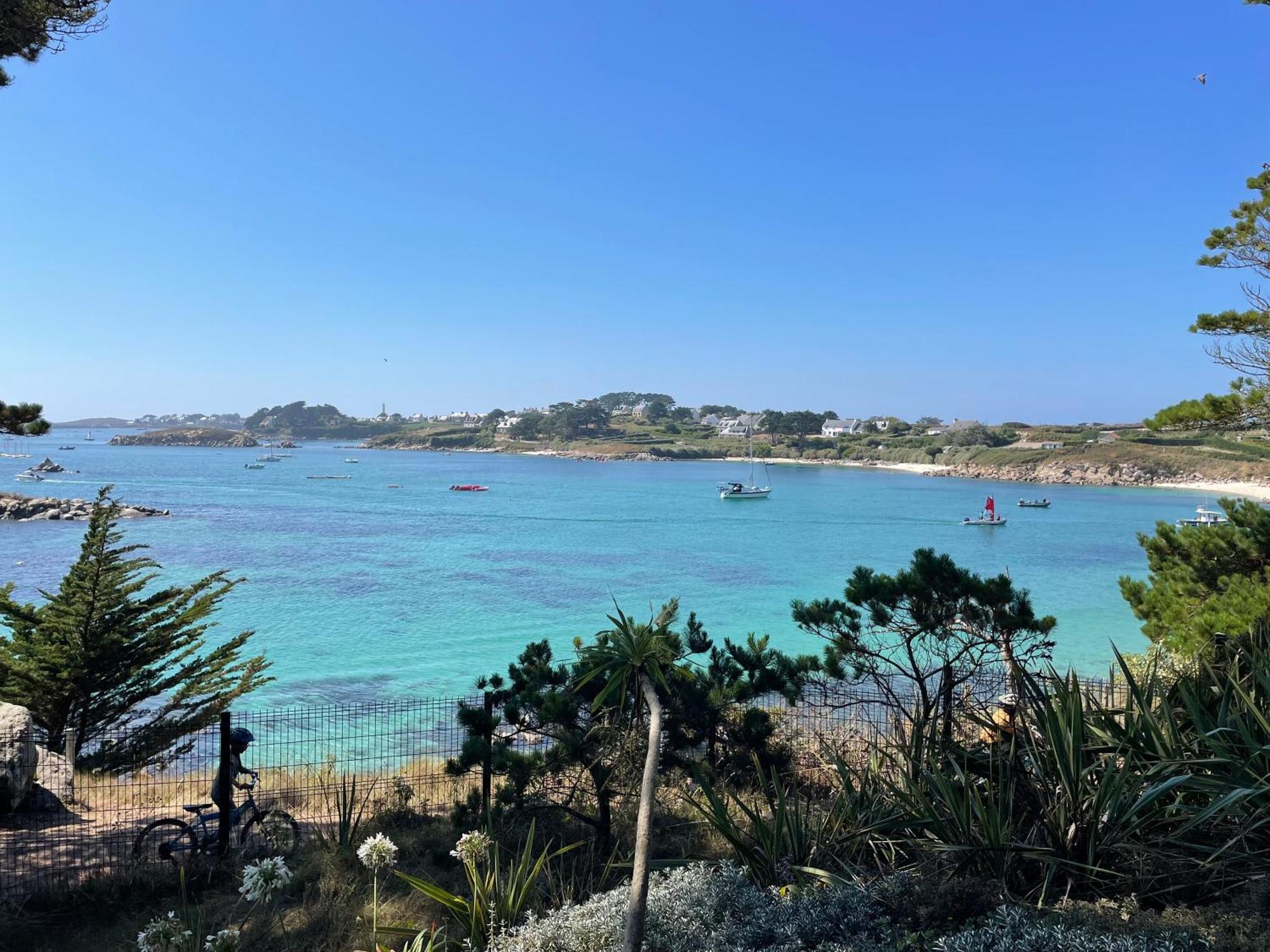 Maison Cosy Avec Exterieur Et Piscine Partagee Mespaul 外观 照片